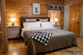 Hidden Honey Hole Cabin - Image 1