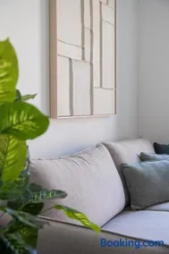 Private Garden Oasis, A Charming Flat in Bonfim - Image 4