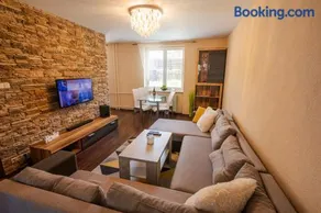 Luxury apartment in city center - Image 2