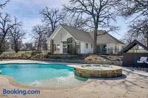 Post Oak Estate - Pool Barn 2 Guest Homes 16 Ac - Image 3