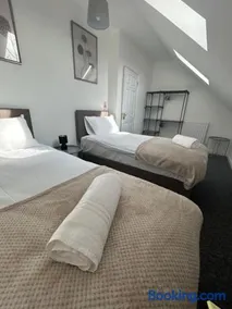 Ursa House, Work Stays Welcome, Free Parking - Image 2