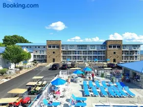 Put-in-Bay Poolview Condo #2 - Image 4