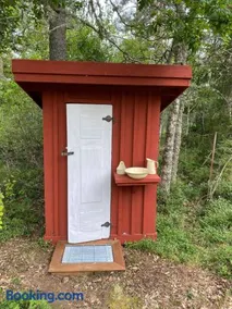 Our classic red cottage in the woods - Image 3
