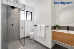 Solander in Dromana with Private Spa by Ready Set Stay - Image 5