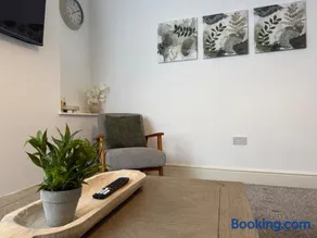 ResiLets - Stanley House - Large, Modern 3 Bed - NEW! - Image 5