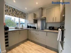 Meadow House - Image 2
