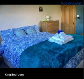 Scrabo View - King Bedroom with private bathroom - Image 1