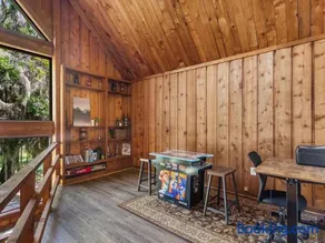 Serene Lakeside Retreat- 3 Bdr Romantic Getaway - Image 4