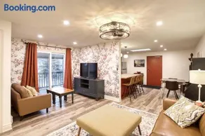 Rustic Elegant Stays in Niagara Benchlands - Image 2