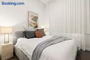 3 Bedroom Apartment over looking Newcastle - Image 2