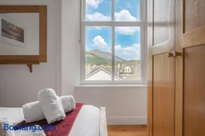Chaucer Apartment - Image 4