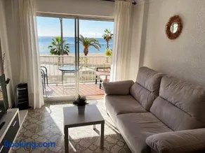 Apartamento en primera linea de playa con vistas - Image 2