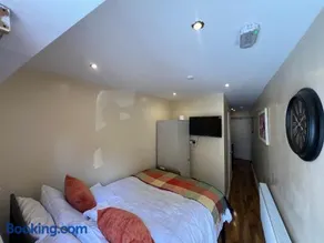 Leavesden Harry Potter Tour Accommodation - 5 mins away - Image 2