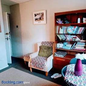 Cosy Private room in Hornchurch, London with free parking - Image 4