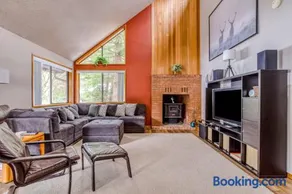 Beautiful golf-course-view home with pool & tennis access private hot tub & W&D - Image 3