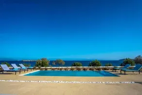 Golden View Villa with Private Swimming Pool - Image 4