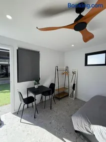 Sydney Studio with Private Bathroom & Kitchen - Image 2