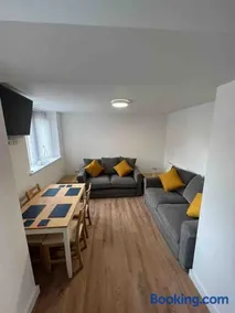 2 bed flat in the heart of Leek - Image 4