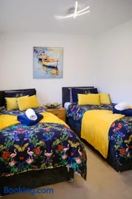Strelley house 4 , Perfect for business trip & Families holiday or working proffesionals-5 min from M1 J25 , 500MB Wi-Fi , Netflix , Fully equiped kitchen , Asda supermarket 5 min walk , Free Secure parking with CCTV ,available monthly deals - Image 4