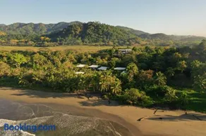Salvatierra Beachfront Hotel - Image 4