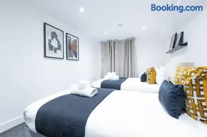 Cozy Riverside Apartment 5mins to train station - Image 4
