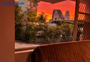 The cottage beside the harbor bridge - Image 1
