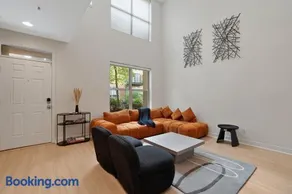 Hillsboro's Best at Your Doorstep with pool & gym - Image 2