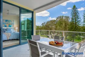 Sea Breeze at Mudjimba Beachside, tennis pool - Image 1
