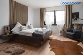 1-4 Gäste Wohnung W-Lan, Netflix, Amazon, Parken, Arbeitsplatz, 24h Check in ,Vollausgestattet Küche, Handtücher Seife u,v,m für Geschäftsreisende, Paare, Familien , - Image 2