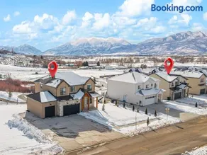 Dual-Homes 10br10ba Sleeps 32 2 HotTubs-Views - Image 1