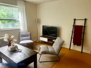 Cozy Upper Beaches Apartment - Image 2