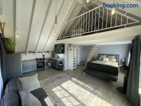 ACORN STUDIO Fully equipped Studio with kids loft - Image 1