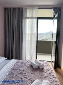 Olive Dream Apartment with Balcony View - Image 5