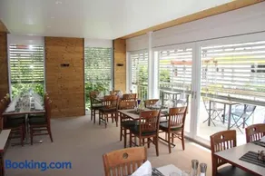 Hotel / Restaurant Post - Image 4