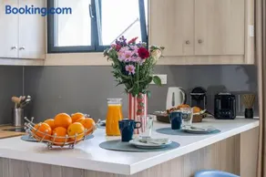 Khara, Paris 20mn, King Size bed, Terrace, Free Parking - Image 2