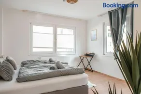 bright & grey - Netflix - City - Wifi - 4 Person - Image 1