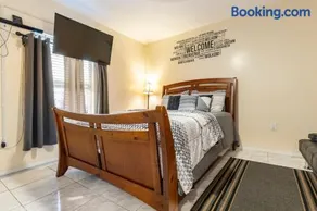 Private 1 Bed 1 Bath Orlando Oasis Shopping and Parks Nearby - Image 1