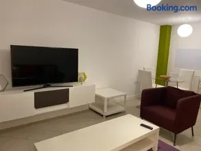 Spacious 2 Bed House for Corporate and Family Stays - Image 4