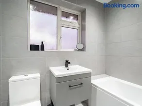 Modern tyne & wear house - Image 2