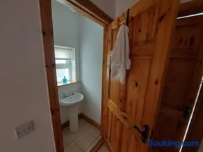 3 bed semi-detached house in a quite estate - Image 3