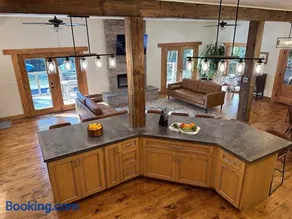 Secluded with Hot tub, Pool table, Arcade, Fishing andTheater Room - Image 2
