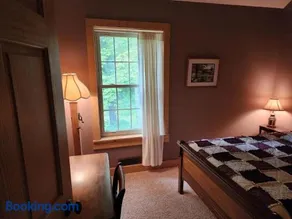 River Bend Escape by Leavetown Vacations - Image 4