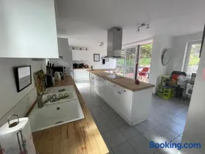 6Bed-Sleeps12-GroupRetreat-YogaStudio-PetFriendly - Image 3