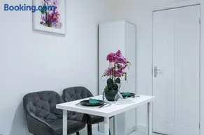 TOS Luxury Apartment Modern Private Studio - Image 3