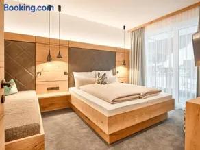 Sun Lodge - Image 2