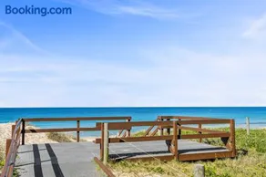Beachfront at Buddina with Heated Pool & Sea Views - Image 5