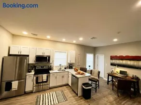 The Penthouse at Park Place King bed fast WIFI and free coffee - Image 4