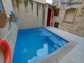 Charming house of character with pool and jacuzzi - Image 3