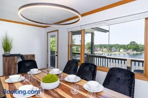 5BR Lakefront Getaway with hot tub - Image 2