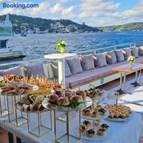 Albaker Tour VIP Yacht - Image 2